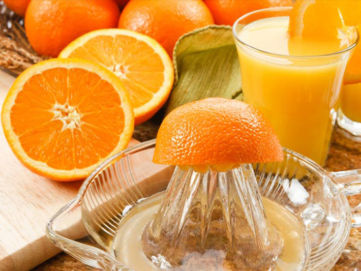 Nước cam. Nếu như thực phẩm giàu chất xơ giúp bạn đối phó với tình trạng táo bón thì nước cam lại có khả năng giúp cơ thể ngăn ngừa táo bón hiệu quả. Cụ thể, nước cam có khả năng làm “mềm” chất thải, khiến chúng được đưa ra khỏi cơ thể dễ dàng hơn.