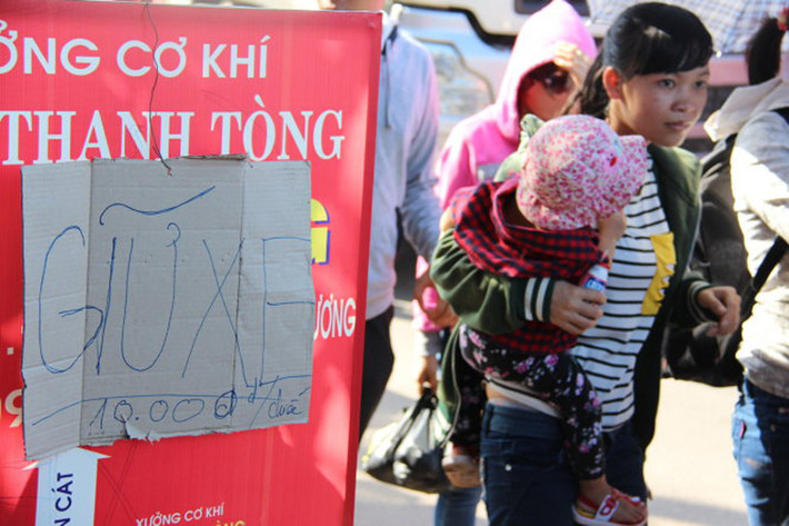 Thậm chí tình trạng này còn xuất hiện tại khu vực trung tâm của TP Thủ Dầu Một (cách Đại Nam khoảng 7 km) do lượng xe máy từ TP.HCM, Đồng Nai và các tỉnh đi qua đây để tới Đại Nam quá đông.