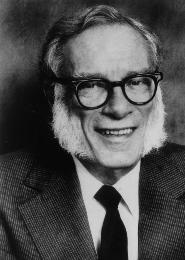 Năm 1964, nhà khoa học viễn tưởng Isaac Asimov đã tiên đoán rằng Hội chợ thế giới 2014 (World’s Fair 2014) sẽ có các dịch vụ, tính năng giống iPhone. Và đến năm 2004, mẫu iPhone đầu tiên của Apple đã được ra đời.