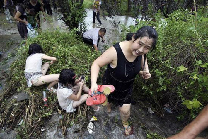 Sông Tiền Đường ở phía Đông Trung Quốc nổi tiếng có triều cường và những đợt sóng khổng lồ mạnh nhất thế giới.