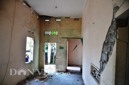 Chỉ sau hơn 1 tháng, 20 ngôi nhà kiên cố trở thành nhà hoang.