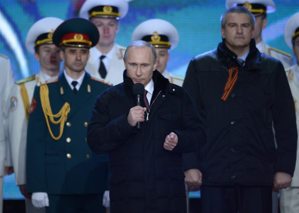 Đồng thời, Tổng thống Putin cũng ghi nhận sự cam đảm của người dân Sevastopol và Crimea và cám ơn mọi người đã “không quên gốc gác, quê hương của mình, luôn thể hiện tình yêu dành cho Tổ quốc - Nga trong suốt nhiều năm qua, nhiều thập kỷ qua”.