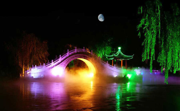 Với phong cảnh thơ mộng, thành phố Dương Châu, tỉnh Giang Tô là điểm ngắm trăng rằm nổi tiếng.