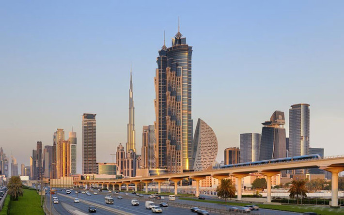 Khách sạn cao nhất thế giới - JW Marriott Marquis Hotel Dubai được khánh thành tháng 2 năm nay, cao hơn tháp Eiffel, có thiết kế được lấy cảm hứng từ thân cây cọ với 1.608 phòng sang trọng.