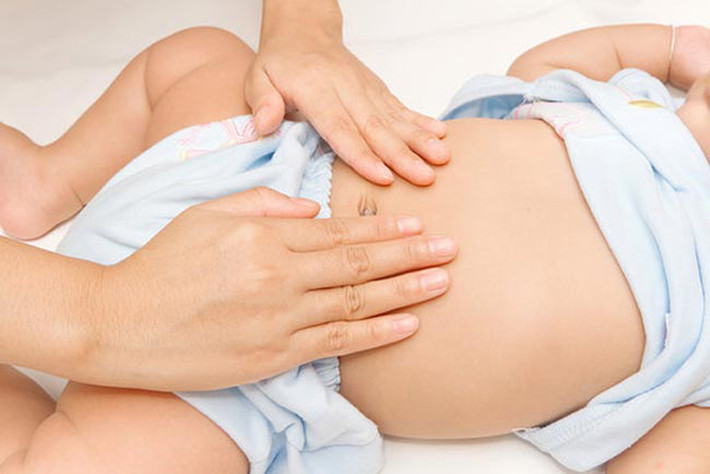 Thay đổi kích cỡ vùng bụng. Khi tấn công cơ thể, các tế bào gây bệnh có thể dễ dàng thâm nhập vào gan, lá lách khiến chúng trở nên ngày càng to hơn; khiến bệnh nhân cảm thấy đau bụng hoặc đầy bụng.