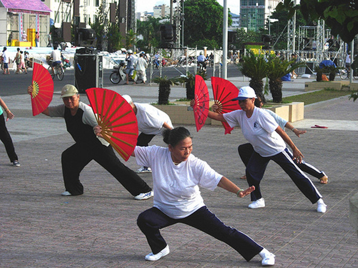 Thực tế, những bài tập này có tác dụng tăng cường nhịp tim, kích thích vùng cơ khu vực cánh tay, chân và hông, thúc đẩy tuần hoàn máu.