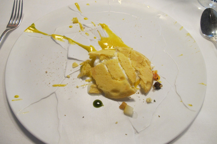 Osteria Francescana (Modena, Italy). Thực đơn Osteria Francescanca hầu hết là các món truyền thống trong văn hóa ẩm thực Italy. Ngoài những món ăn tuyệt hảo chế biến theo cách này, nhà hàng còn cho ra mắt những món ngon mới lạ nhằm níu chân khách hàng.
