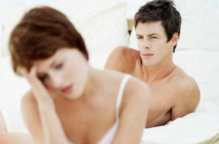 Đau khi giao hợp. Đau rát khi quan hệ tình dục có thể bắt nguồn từ nhiều nguyên nhân khác nhau như ung thư buồng trứng, viêm nhiễm, ung thư âm đạo… Để tìm ra được gốc rễ vấn đề, bạn nên đi khám bác sĩ càng sớm càng tốt.