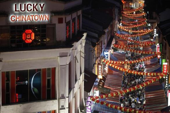 Khu phố Tàu ở Singapore trang hoàng lộng lẫy đón tết ngày 24/1.