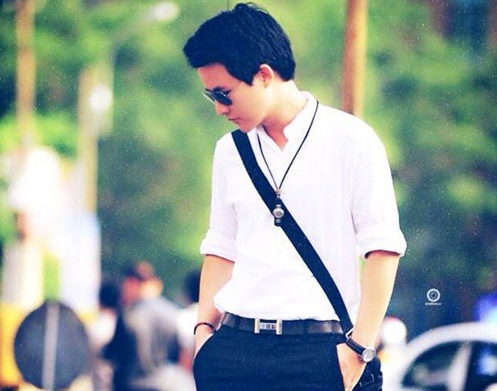 Thầy nổi tiếng với hình ảnh thư sinh điển trai và phương pháp giảng dạy thú vị, sự gần gũi với học trò. Không chỉ đơn giản với hình ảnh người thầy, Lại Tiến Minh còn là người anh, người bạn của thế hệ học trò mới.
