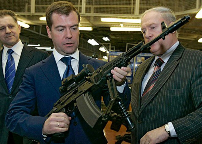 Hiện sản phẩm mới nhất của nhà máy Kalashnikov Concern là AK-12, loại súng trường tấn công được thừa hưởng những tinh hoa công nghệ của ngành công nghiệp chế tạo vũ khí Nga. Nó sẽ trở thành vũ khí chủ lực trong quân đội Nga trong tương lai gần.
