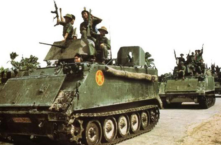 Chúng ta đã sử dụng rất hiệu quả M113 trong cuộc chiến tranh bảo vệ biên giới Tây Nam và các chiến dịch giải phóng nhân dân Campuchia thoát họa diệt chủng Khmer Đỏ 1979. Trong quá trình sử dụng, ta đã tự cải tiến trang bị thêm pháo không giật DKZ để tăng hỏa lực yểm trợ bộ binh. Hiện nay, tuy gặp khá nhiều khó khăn trong tìm kiếm nguồn linh kiện thay thế, nhưng ta vẫn cố gắng duy trì bảo đảm chiến đấu cho M113.