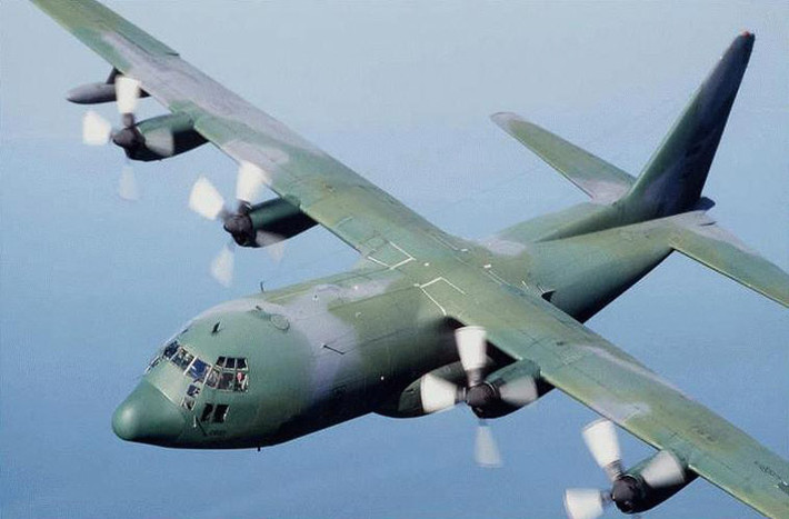 7 chiếc vận tải cơ hạng trung C-130 thu giữ được từ không quân Quân đội Sài Gòn được ta sử dụng thành công trong chiến tranh bảo vệ biên giới Tây Nam. Khi đó, C-130 được xem là loại máy bay vận tải lớn nhất của không quân ta, với tải trọng 20 tấn (có thể chở 64 lính dù hoặc 74 cáng cứu thương hoặc 2 xe bọc thép M113).