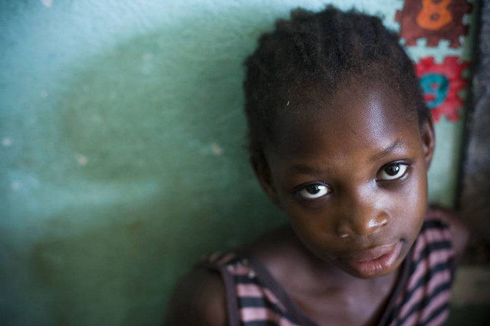 10. Gabon: Đây là điểm đến của trẻ em nô lệ từ Tây và Trung Phi. Các bé gái thường bị buôn bán làm nô lệ trong nước hoặc bóc lột tình dục trong khi các bé trai bị bán làm lao động thủ công. Theo thống kê của Chỉ số chế độ nô lệ toàn cầu, trong một số trường hợp, thanh thiếu niên từ các nước láng giềng đến Gabon tự nguyện để làm thuê nhưng cuối cùng bị buộc phải làm nô lệ.