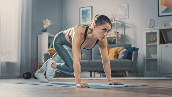 Cardio có nhiều hình thức như Zumba hoặc theo đuổi nhịp điệu trong SoulCycle. Ngoài ra, bạn nên kết hợp các bài tập cương độ cao như khiêu vũ, xoay tròn hoặc đấm bốc vào thói quen hàng tuần để giúp tăng cường mức độ thể chất và thúc đẩy giảm cân. Ảnh: Remedies Guru.