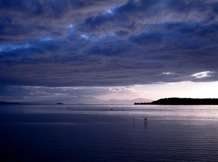 2. Hồ Taupo – nằm ở Đảo Bắc, có diện tích bề mặt lớn nhất ở New Zealand. Đồng thời, đây cũng là hồ nước ngọt lớn thứ 2 ở Oceana.