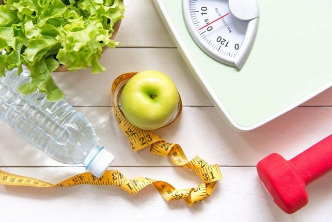 Duy trì cân nặng khỏe mạnh: Thừa cân hoặc béo phì có mối liên hệ trực tiếp đến sự tăng nguy cơ mắc bệnh ung thư vú, đặc biệt với những phụ nữ sau mãn kinh. Duy trì cân nặng khỏe mạnh bằng cách ăn uống và tập luyện điều độ giúp giảm nguy cơ ung thư vú.
