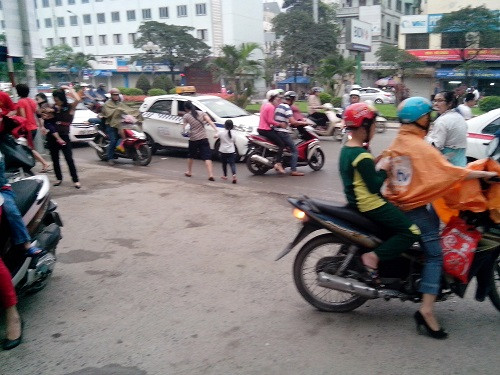 ... nên khi biết chỉ tiêm riêng vắc xin sởi, họ đưa con về.