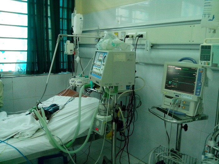 Theo bác sĩ Hải, có nhiều bệnh nhi, một mình nhưng phải sử dụng 8 máy hỗ trợ vì mắc sởi.