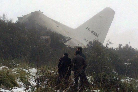 Đây là vụ tai nạn tồi tệ nhất ở Algeria từ năm 2003 khi chiếc máy bay của hãng Air Algerie bị rơi ngay sau khi cất cánh làm 102 người chết.