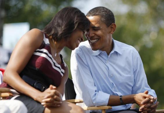 Hành động thể hiện tình yêu của cặp đôi Michelle - Barack.