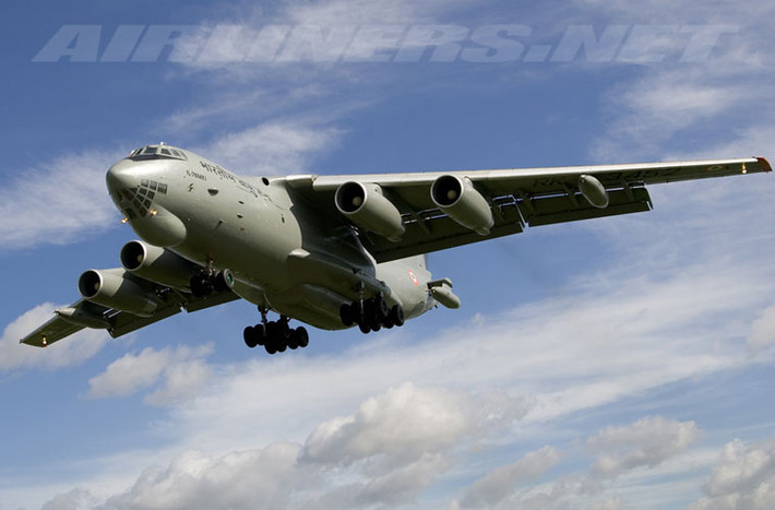 Ngoài ra, Nga cũng xuất khẩu một số lượng nhỏ Il-78 tới một vài nước khác gồm: Ấn Độ (6 chiếc biến thể Il-78MKI dùng hệ thống tiếp nhiên liệu của Israel); Pakistan (4 chiếc Il-78MP); Algieria (2 chiếc Il-78M/T)… Tổng cộng còn 34/53 chiếc phục vụ tới ngày nay. Tương lai con số này có thể tăng khi Trung Quốc đang muốn sở hữu một số Il-78 nhằm tăng cường khả năng tiếp nhiên liệu trên không.