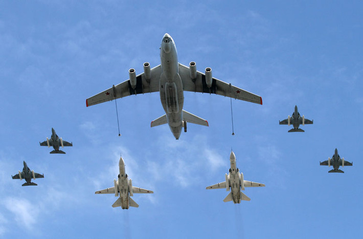 Il-78 trang bị 4 động cơ tuốc bin phản lực cánh quạt đẩy D-30 KP (lực đẩy 118kN/chiếc) cho tốc độ tối đa 850km/h, tầm bay 7.300km, trần bay 12.000m.