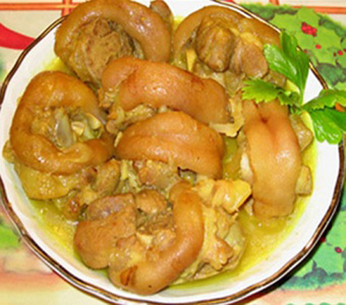 Móng giò giả cầy.