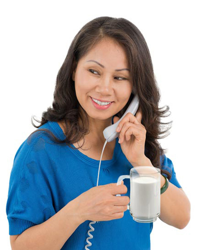 Đầu tư thời gian cho bạn bè. Kết quả nghiên cứu của các nhà khoa học đến từ Đại học Rochester Medical Center cho thấy, hoạt động xã hội khi có tuổi giúp người trung niên tránh mối nguy huyết áp cao, trầm cảm, khả năng phát bệnh Alzheimer, tim mạch, loãng xương và viêm khớp dạng thấp. Vì vậy, bạn nên gặp gỡ bạn bè nhiều hơn, tham gia hoạt động do nhóm khởi xướng thay vì tự giam lỏng mình ở nhà. Trường hợp quá bận rộn, phụ nữ vẫn dễ dàng thiết chặt các mối quan hệ bằng cách giữ liên lạc qua điện thoại hay những trang xã hội phổ biến như facebook, yahoo.