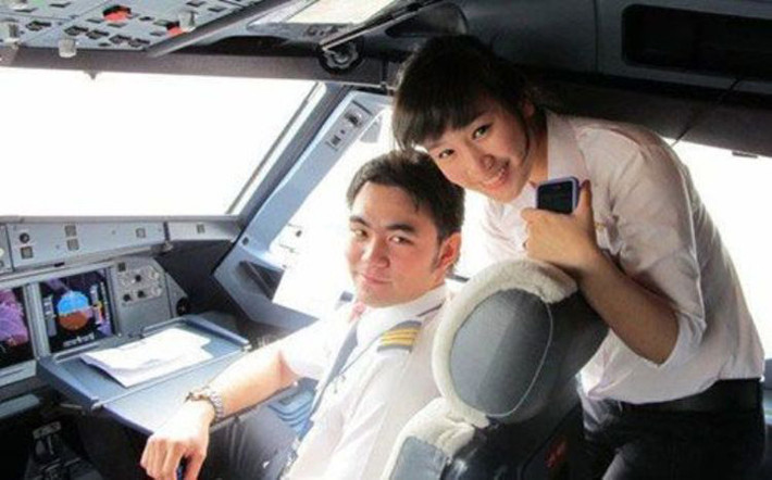 Trang Nhung kết hôn năm 24 tuổi với người bạn học, cũng là phi công. Do là đồng nghiệp nên Nhung và chồng có thể cùng nhau chia sẻ và giúp đỡ trong cuộc sống cũng như trong công việc.