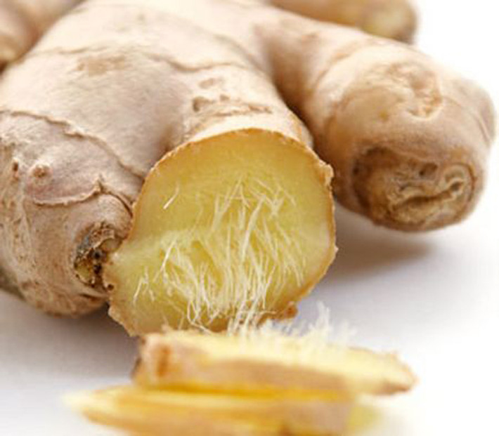 Gừng, tỏi. Không chỉ là loại gia vị phổ biến, gừng - tỏi còn được xem như một vị thuốc chống đông máu thần kỳ. Cụ thể, các dưỡng chất trong gừng – tỏi có khả năng làm giảm huyết áp, cholesterol. Giúp ngăn ngừa thiếu máu não bằng cách làm loãng máu.