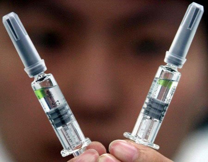 Song song với việc đề phòng nhiễm vi rút HIV, bạn cũng cần dự phòng các trường hợp nhiễm viêm gan B, C. Thực tế, tỷ lệ nhiễm hai loại vi rút này khá cao (viêm gan B lên tới 30%, viêm gan C là 10%) trong khi lây nhiễm HIV chỉ là 0,03%.