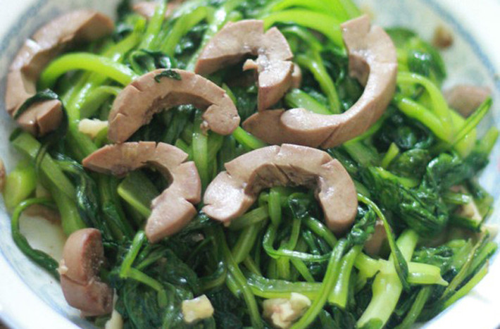 Ngoài ra, bạn có thể trổ tài với rau cải xào bầu dục.