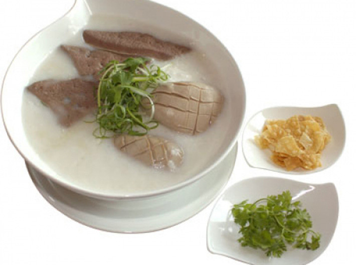 Cháo bầu dục. Trong những ngày rét buốt hay đau ốm, cháo bầu dục không chỉ là món ăn ngon mà còn giúp nhanh chóng hồi phục sức khỏe, cung cấp nhiều dưỡng chất cho cơ thể.