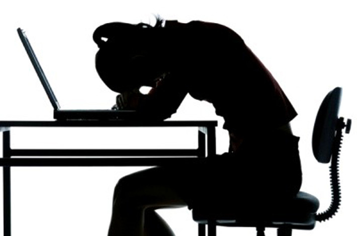 Ung thư tuyến giáp khó có thể phát hiện sớm vì ít dấu hiệu đặc trưng. Nhiều người chịu sự tấn công của căn bệnh cho biết, ngoài hiện tượng mệt mỏi triền miên, đổ mồ hôi về đêm, giảm cân bất thường… họ không nhận thấy bất kỳ dấu hiệu đặc biệt nào khác.