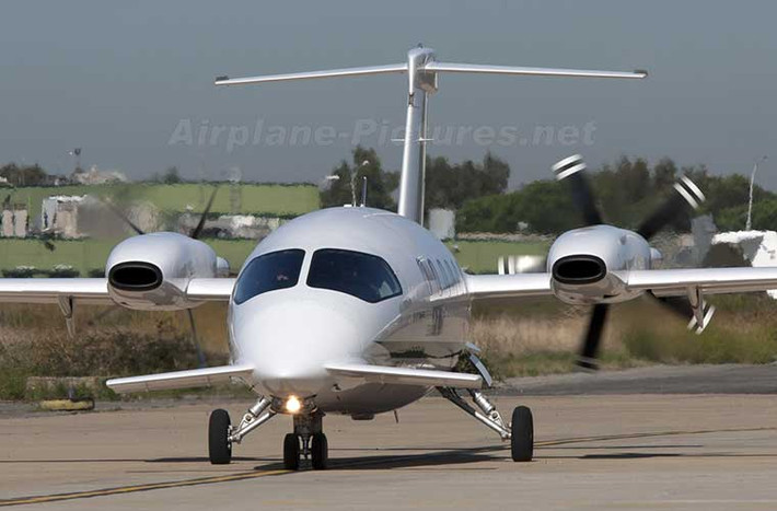 Hai động cơ tuốc bin cánh quạt Pratt & Whitney PT6A-66 đặt cao trên cánh chính, nhưng lại đặt quay đầu cánh ra sau thay vì hướng về phía trước như trên máy bay cánh quạt truyền thống.