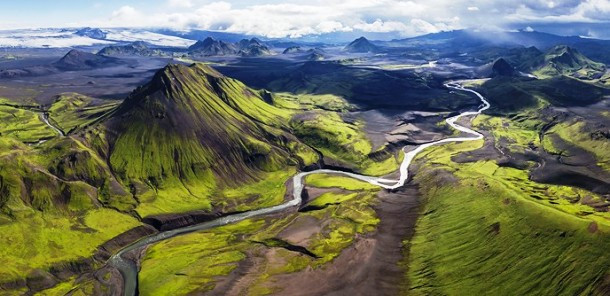 Iceland có 3 công viên quốc gia và một vài khu bảo tồn thiên nhiên. Bảo tồn thiên nhiên Fjallabak (ảnh), được thành lập năm 1979, có phong cảnh miền núi nổi bật. Nơi đây tự hào có hơn 150 loài thực vật có hoa.