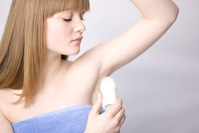 Sản phẩm chăm sóc cá nhân: Các sản phẩm chăm sóc cá nhân như: Gel tắm, kem dưỡng, dầu gội …thường chứa một chất gọi là Diethanolamine, được sử dụng làm dung môi, chất nhũ hoá, chất tẩy rửa, chất giữ ẩm... Tuy nhiên, hóa chất này cũng có thể gây ra phản ứng hóa học tạo ra một chất gây ung thư tiềm năng là nitrosamine.