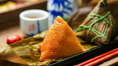 Vì sao Tết Đoan Ngọ mọi người thường ăn bánh tro?