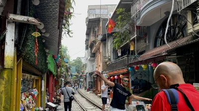 Yêu cầu không giới thiệu tour đến khu cà phê đường tàu ở Hà Nội