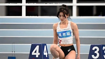 'Nữ thần điền kinh' xinh như mộng trên đường chạy, hút mọi ánh nhìn
