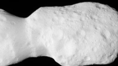NASA công bố ảnh sốc hành tinh giống y... hạt đậu phộng