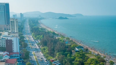 Nghệ An: Biển Cửa Lò hút khách dịp lễ