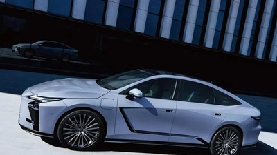 Lexus ES thế hệ thứ 8 thêm truyền động hybrid và động cơ điện