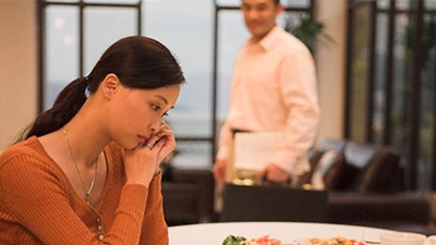 Nếu duyên vợ chồng đã hết, càng níu kéo càng thêm đau lòng
