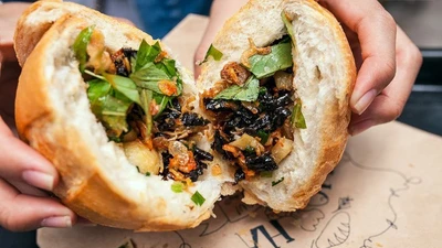 Các loại bánh mì độc lạ ở Sài Gòn được giới trẻ cực kỳ yêu thích