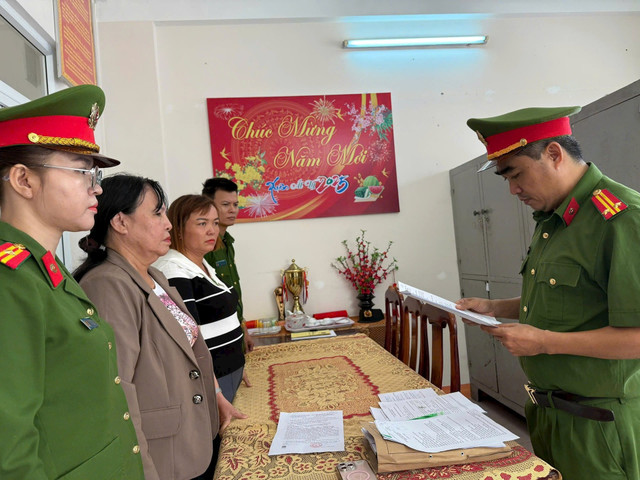 Trương Thị Thủy và Nguyễn Thị Bích Liên bị khởi tố về hành vi “Lừa đảo chiếm đoạt tài sản”. bat-1.jpg