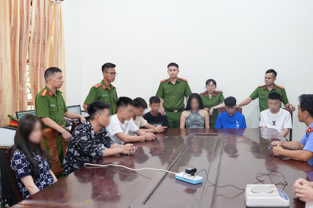 Các đối tượng tại cơ quan Công an. images2032043-001.jpg