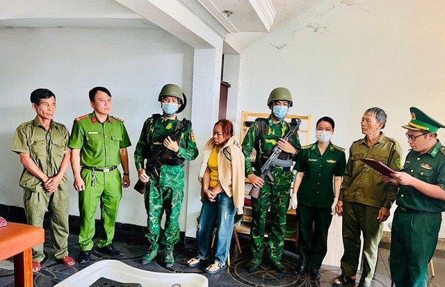 Nguyễn Thị Lang bị cơ quan chức năng bắt giữ. matuy1.jpg