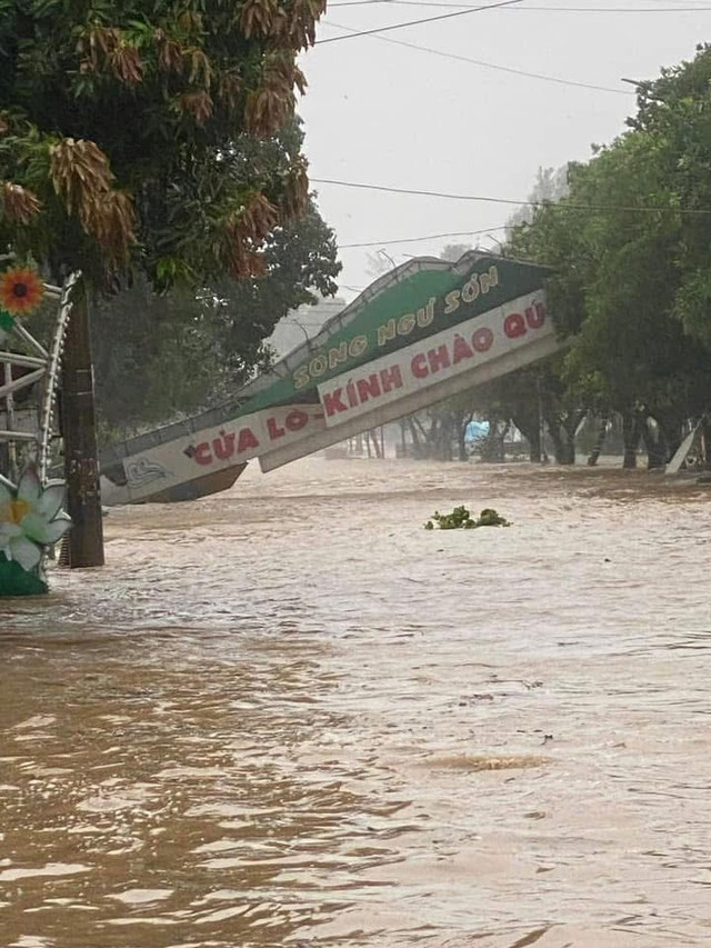 Phố biển Cửa Lò ngập trong bể nước. img-9004.jpg